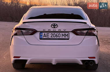 Седан Toyota Camry 2017 в Днепре