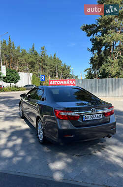 Седан Toyota Camry 2012 в Києві