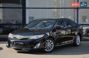 Седан Toyota Camry 2013 в Харькове