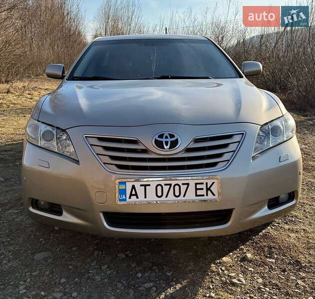 Седан Toyota Camry 2008 в Надвірній