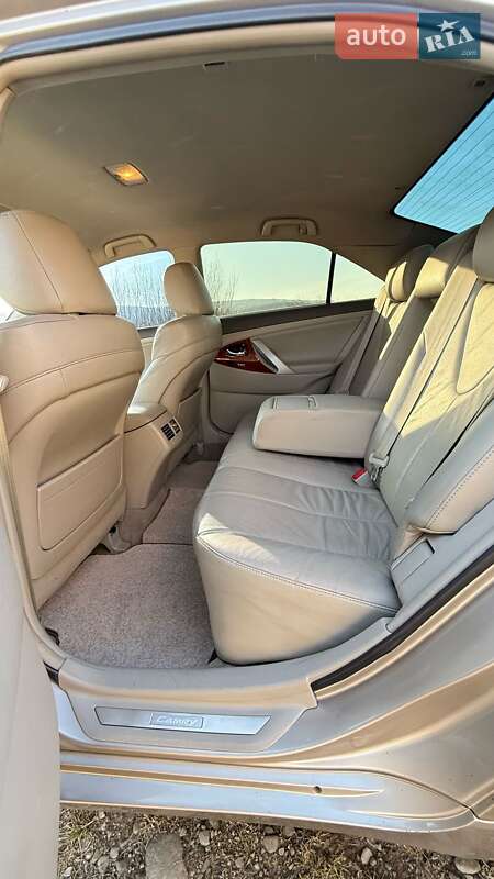 Седан Toyota Camry 2008 в Надвірній