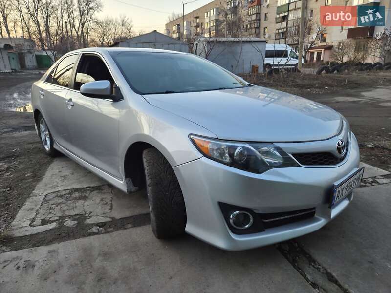 Седан Toyota Camry 2014 в Краснограде