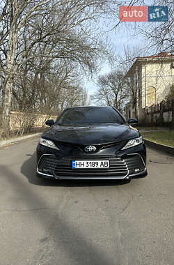 Седан Toyota Camry 2021 в 