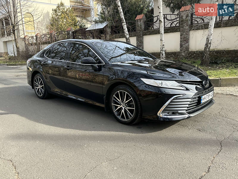 Седан Toyota Camry 2021 в 