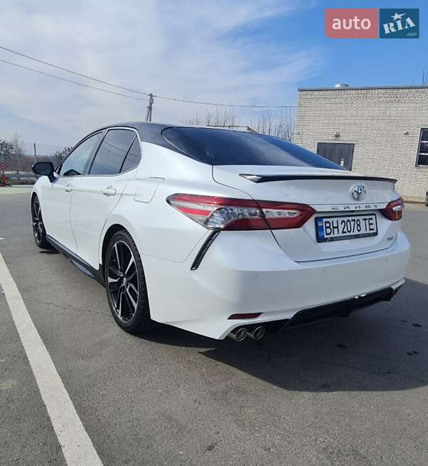 Седан Toyota Camry 2017 в Виннице