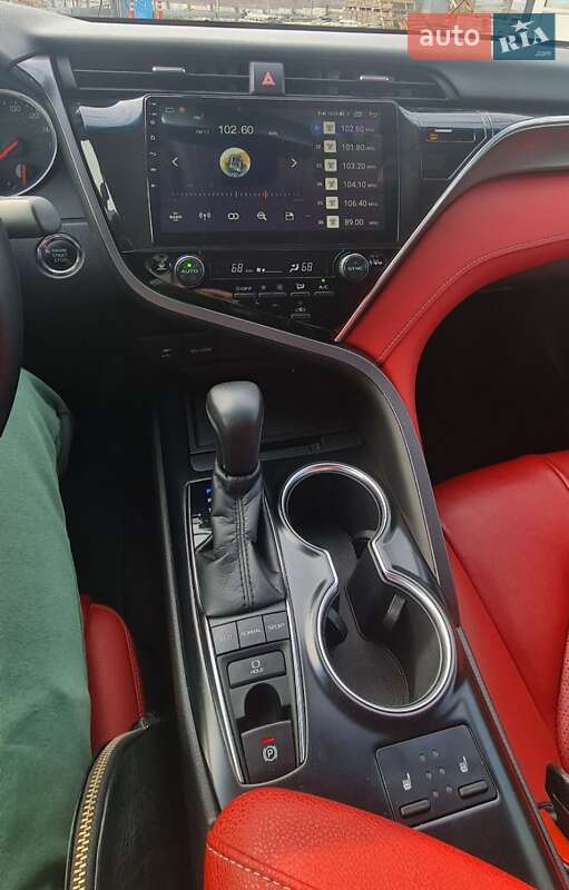 Седан Toyota Camry 2017 в Виннице