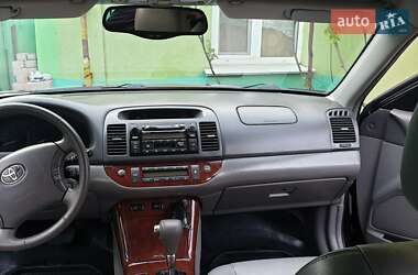 Седан Toyota Camry 2004 в 
