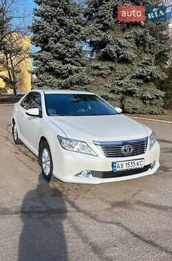 Седан Toyota Camry 2014 в Лозовой