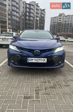 Седан Toyota Camry 2020 в Житомире