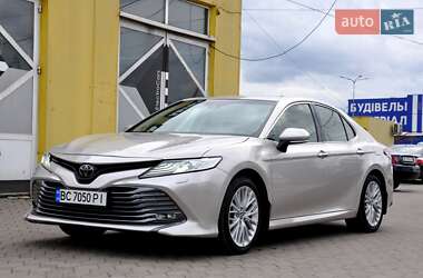 Седан Toyota Camry 2018 в Львове