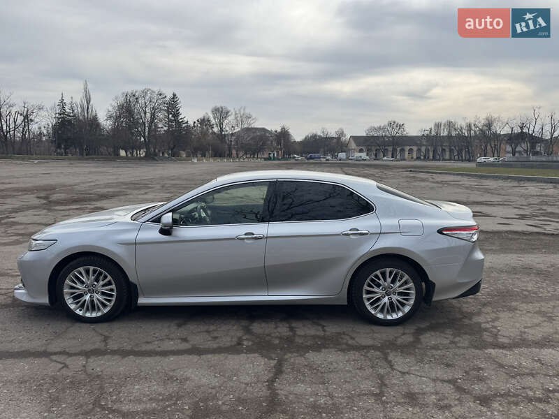 Седан Toyota Camry 2018 в Харькове