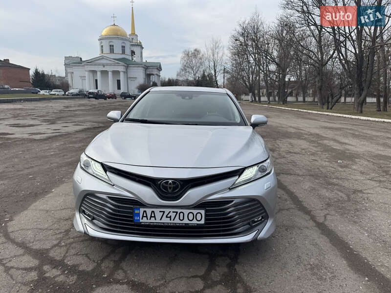 Седан Toyota Camry 2018 в Харькове