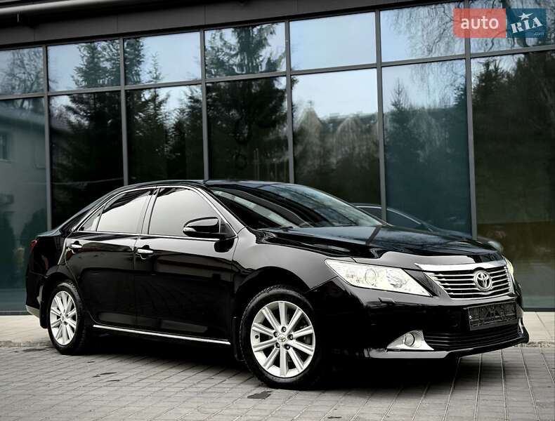 Седан Toyota Camry 2012 в Львове