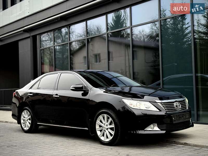 Седан Toyota Camry 2012 в Львове