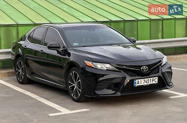 Седан Toyota Camry 2017 в Киеве