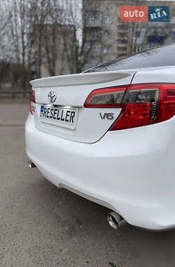 Седан Toyota Camry 2013 в Краснограде