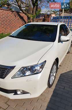 Седан Toyota Camry 2013 в Чернівцях