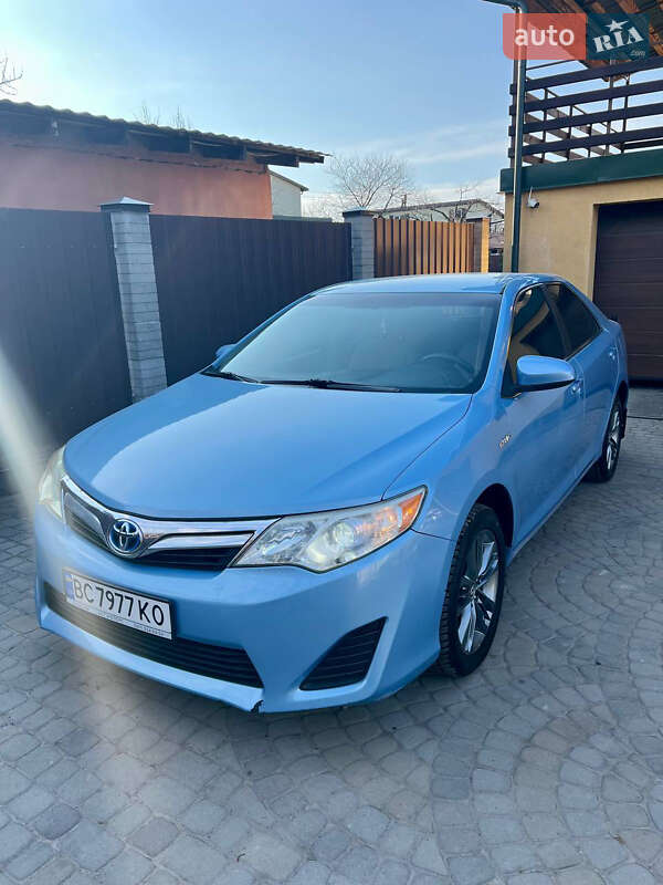 Седан Toyota Camry 2013 в Львові