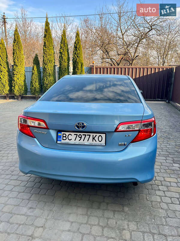 Седан Toyota Camry 2013 в Львові