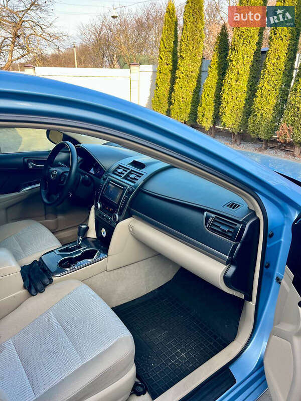 Седан Toyota Camry 2013 в Львові