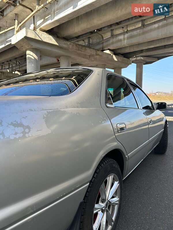 Седан Toyota Camry 2000 в Одессе
