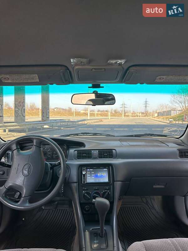 Седан Toyota Camry 2000 в Одессе