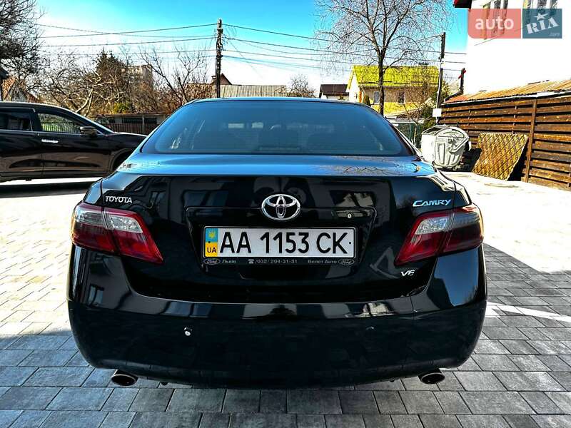 Седан Toyota Camry 2006 в Киеве