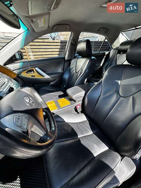 Седан Toyota Camry 2006 в Киеве