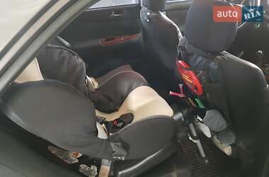 Седан Toyota Camry 2004 в 