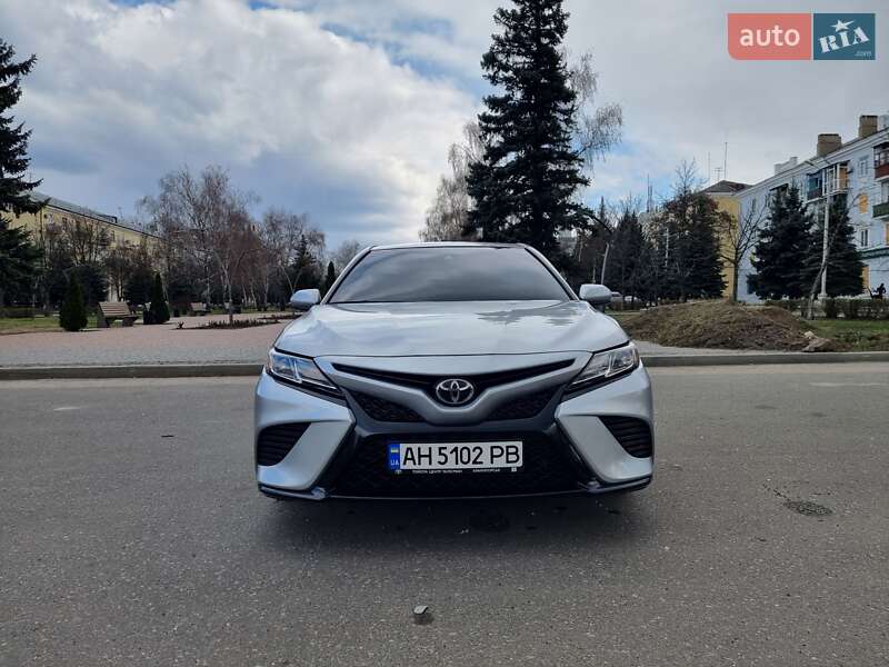 Toyota Camry 2019