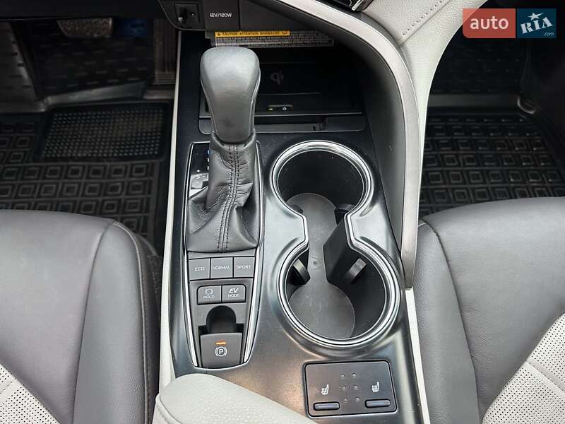 Седан Toyota Camry 2018 в Харкові