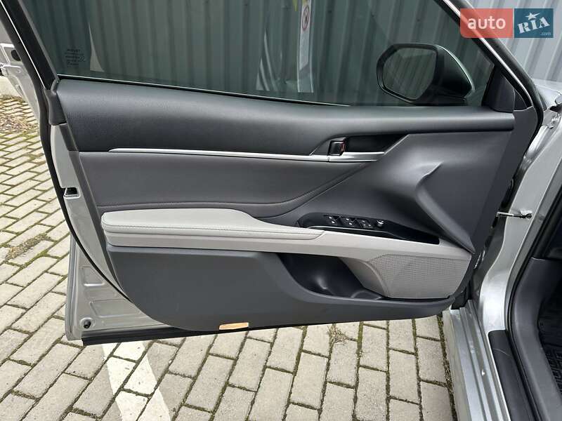 Седан Toyota Camry 2018 в Харкові