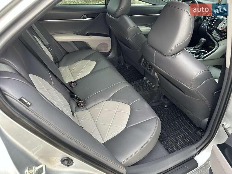 Седан Toyota Camry 2018 в Харкові