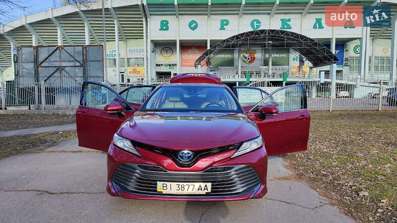 Седан Toyota Camry 2020 в Полтаве