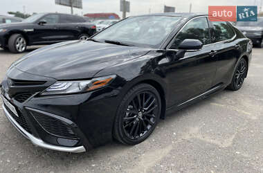 Седан Toyota Camry 2023 в 