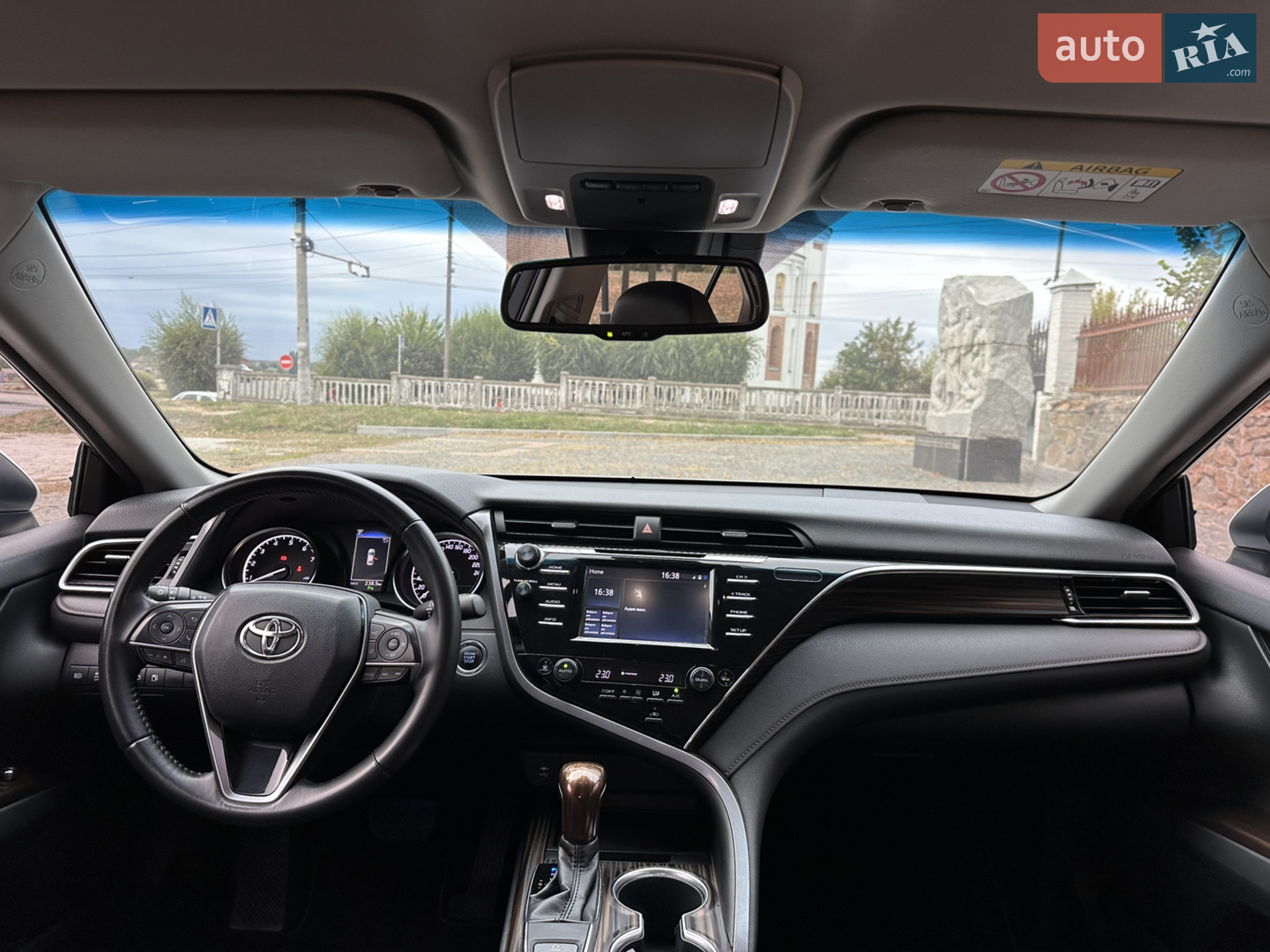 2018 Toyota Camry - мініатюра 18