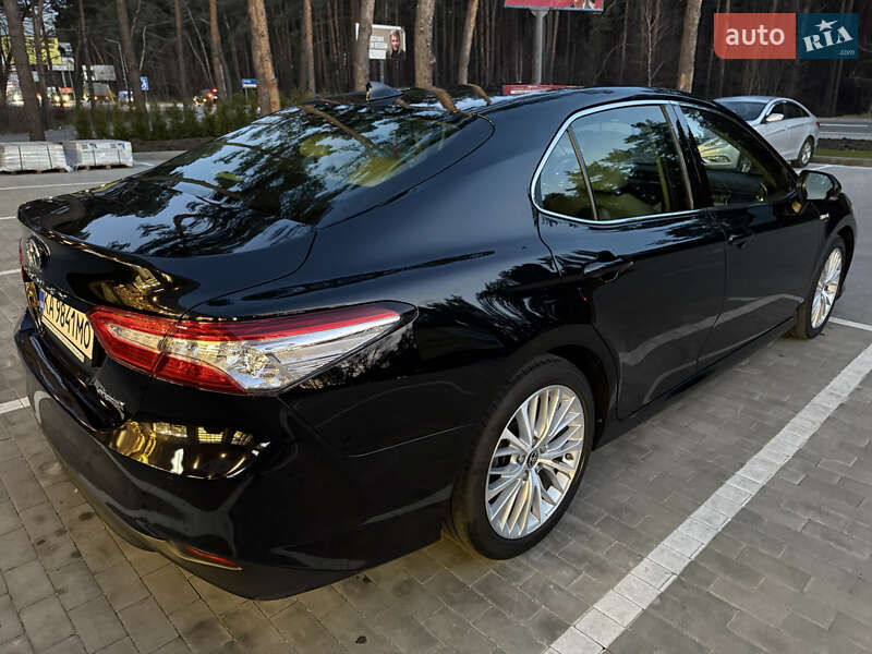 Седан Toyota Camry 2020 в Ирпене