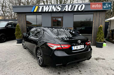 Седан Toyota Camry 2017 в 