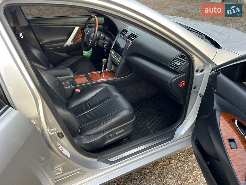 Седан Toyota Camry 2008 в Сарнах