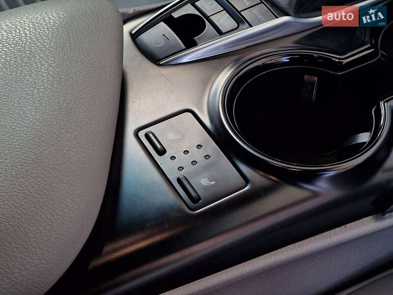 Седан Toyota Camry 2019 в Одесі