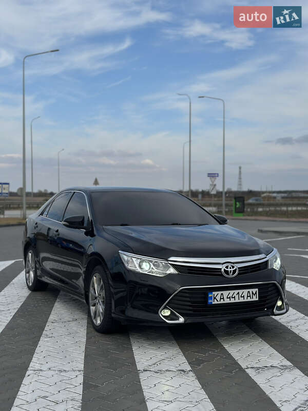 Седан Toyota Camry 2014 в Коростышеве