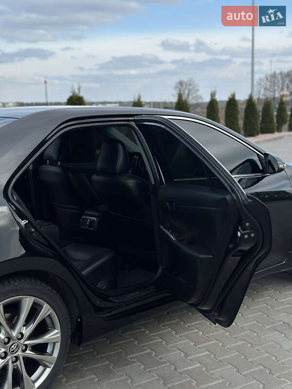 Седан Toyota Camry 2014 в Коростышеве