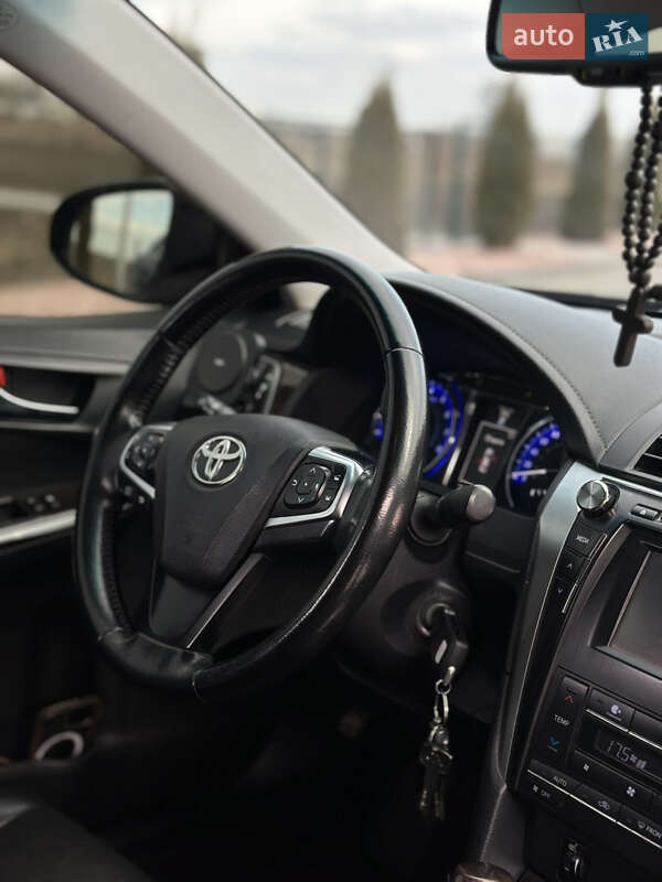 Седан Toyota Camry 2014 в Коростышеве