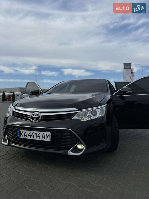 Седан Toyota Camry 2014 в Коростышеве