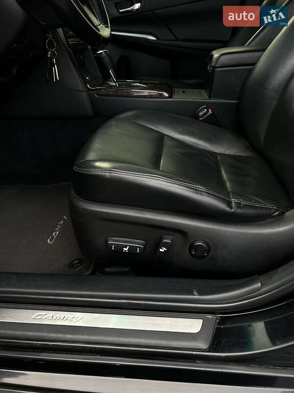 Седан Toyota Camry 2014 в Коростышеве