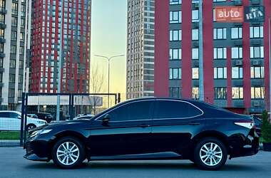 Седан Toyota Camry 2018 в 