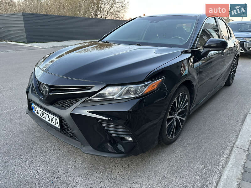 Седан Toyota Camry 2018 в 