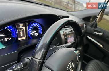 Седан Toyota Camry 2015 в 