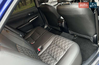 Седан Toyota Camry 2015 в 