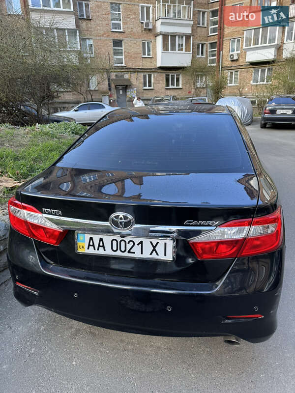 Седан Toyota Camry 2013 в Киеве